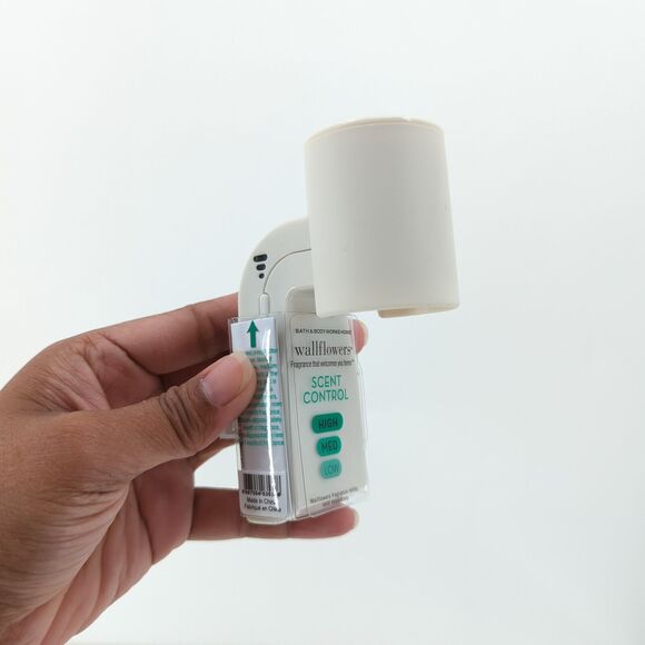 BATH & BODY WORKS Stress Relief Eucalyptus Spearmint Wallflower Fragrance Refill - Picture 2 of 5